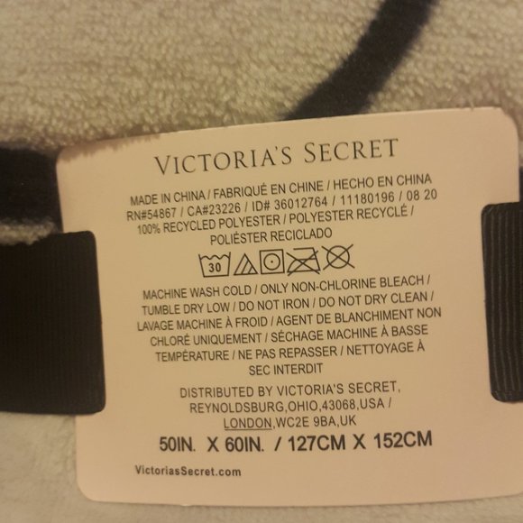 Victoria's Secret Floral Sherpa Blanket 50IN x 60IN/ 127CM x 152CM - Picture 2 of 7